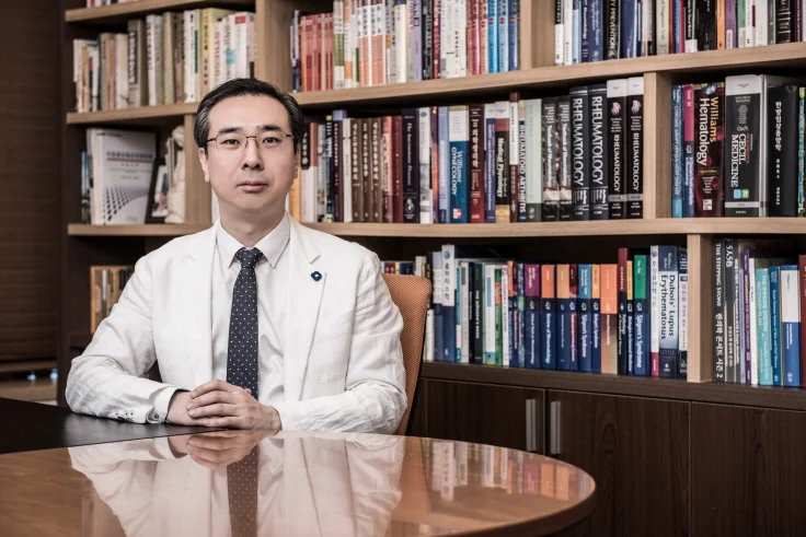 하시모토 갑상선염은 자가면역질환입니다.